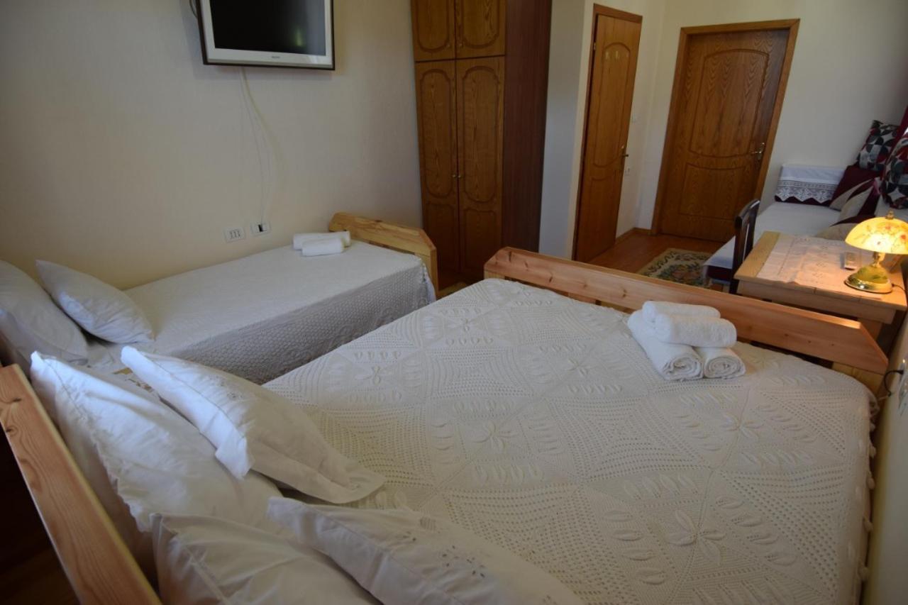 Hotel Brahimi Gjirokaster Luaran gambar